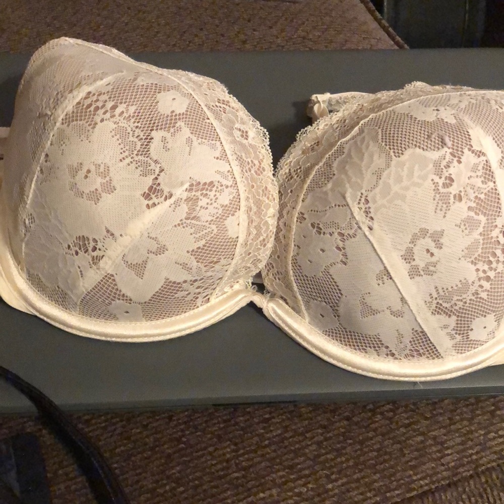 Cacique cream lace bra 40B